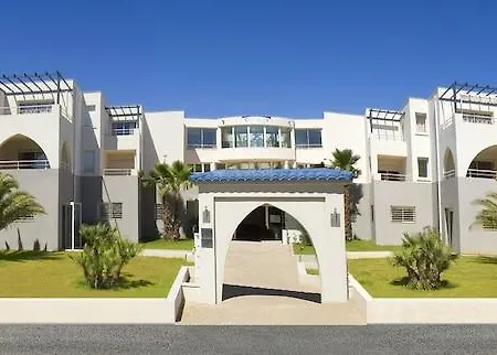 Hoteliere Natureva & מלון דירות 4*