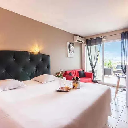 מלון דירות Hoteliere Natureva & 4*