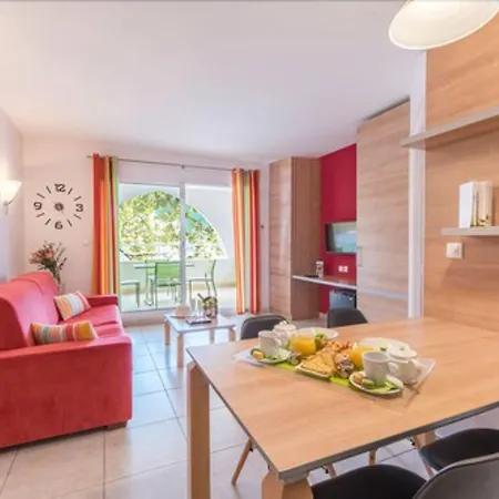 Hoteliere Natureva & 4* アグド