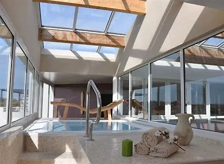 מלון דירות Hoteliere Natureva & אגדה