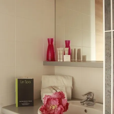 מלון דירות Hoteliere Natureva & 4*