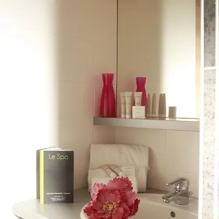 Hoteliere Natureva & Ξενοδοχείο με διαμερίσματα 4*