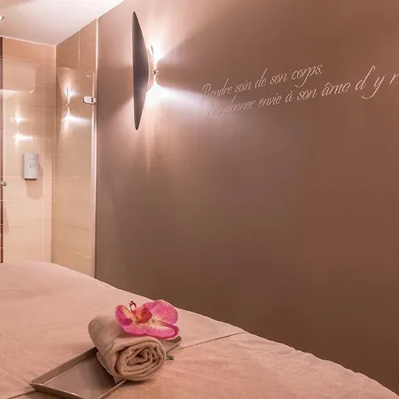Hoteliere Natureva & 4* アグド