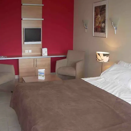 מלון דירות Hoteliere Natureva & 4*