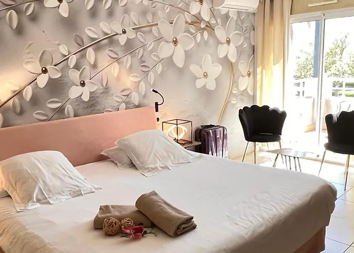 Hoteliere Natureva & 4* 아그